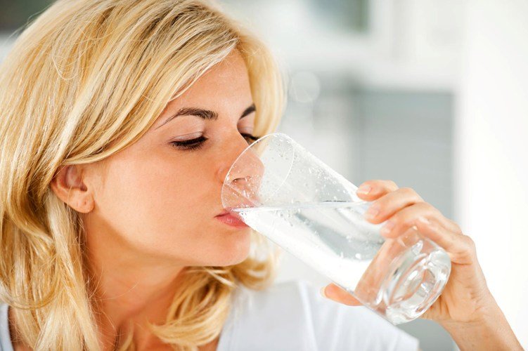 Bài viết này sẽ giúp bạn uống đủ 2 lít nước mỗi ngày.